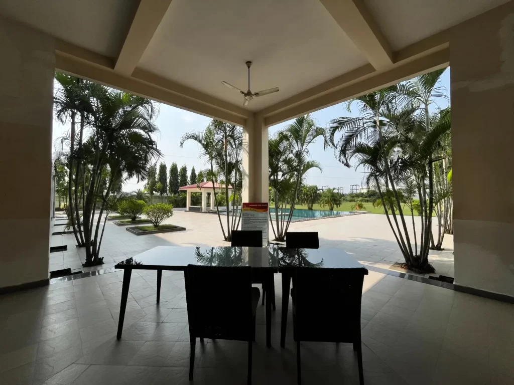 pool side dinning (2)